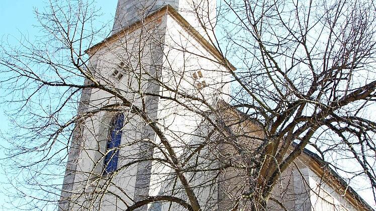 Absehbar: Arbeiten am Kirchturm in Reichenbach.