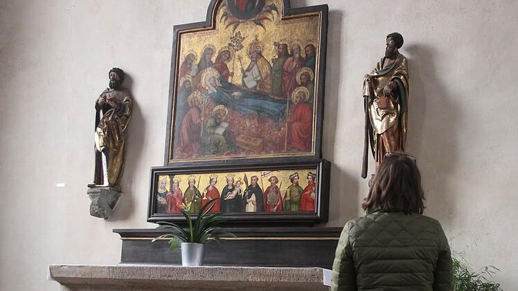 Die zwei Bildtafeln des sogenannten Marientod-Altars in der Münnerstädter Stadtpfarrkirche kommen für einige Monate als Leihgabe ins Germanische Nationalmuseum.  Fotos: Heike Beudert