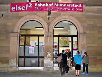 "Else hoch zwei" fand im Sommer 2018 im Münnerstädter Bahnhof statt. 2020 zieht es else hinaus in die Welt.  Archiv/Sigismund von Dobschütz