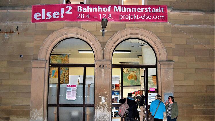 "Else hoch zwei" fand im Sommer 2018 im Münnerstädter Bahnhof statt. 2020 zieht es else hinaus in die Welt.  Archiv/Sigismund von Dobschütz