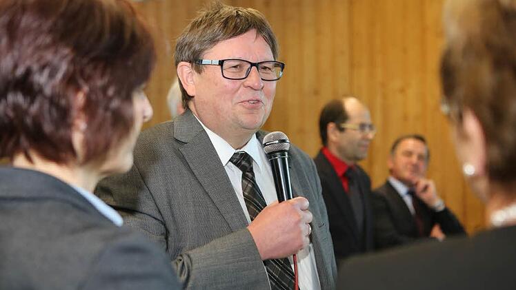 Dekan Hans-Friedrich Schäfer stellt sich den Fragen.Foto: Barbara Herbst
