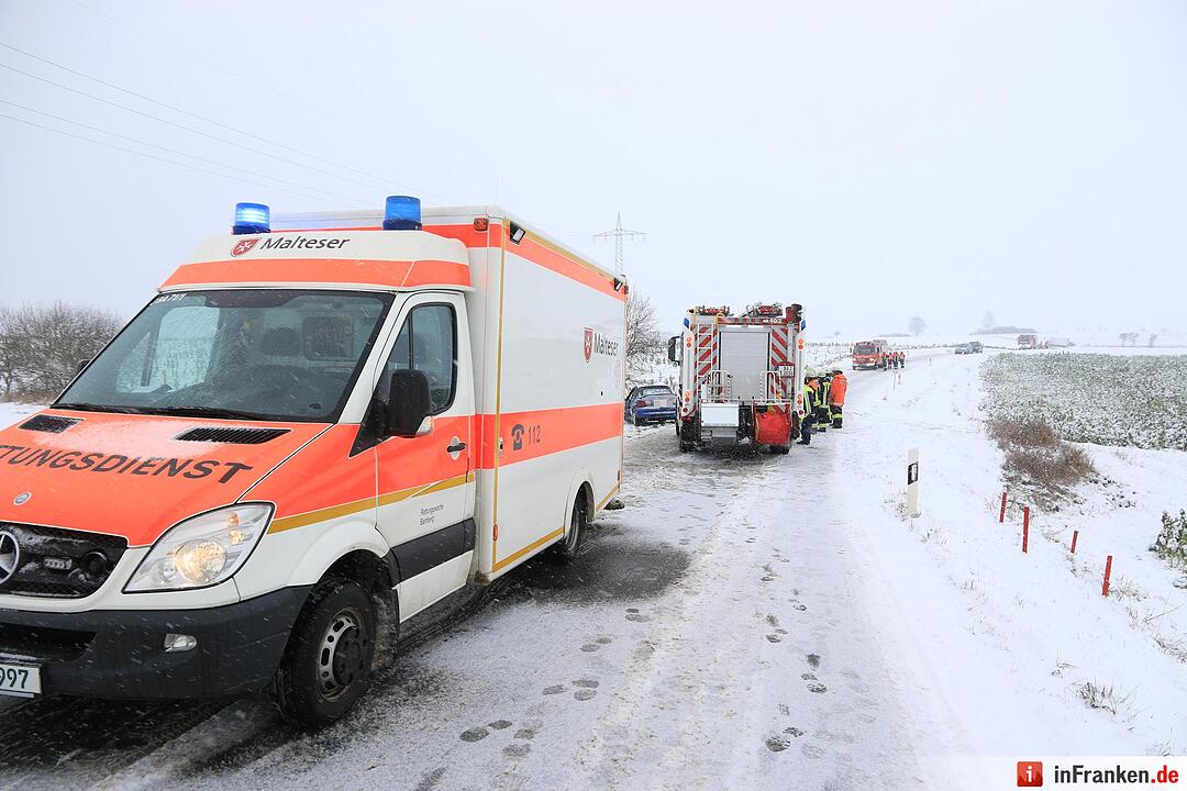 Auto ruscht bei Amlingstadt in den Graben