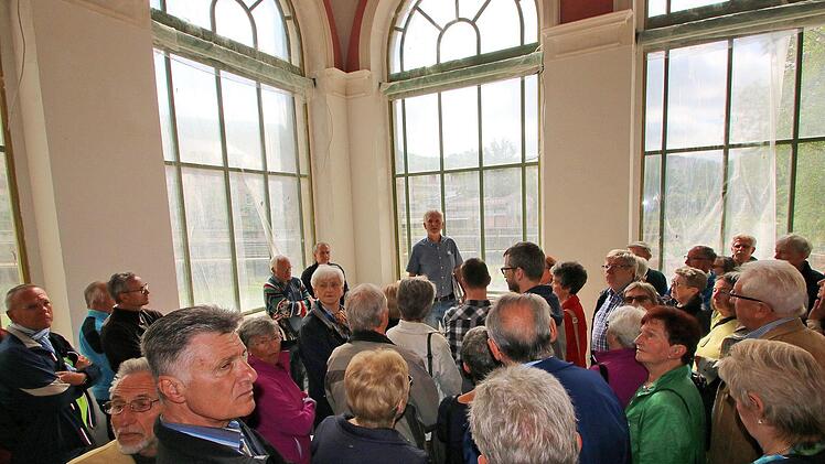 Gedränge in einem der Eckpavillons.