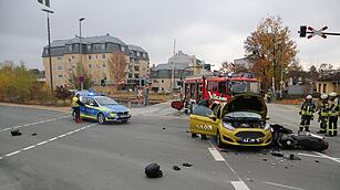 Vier Personen nach Kreuzungsunfall verletzt
