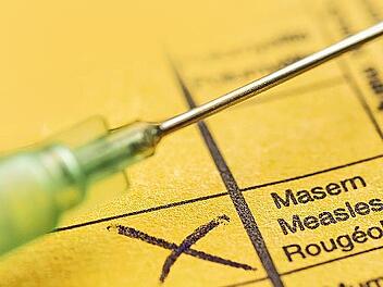 Das Gesundheitsamt in Bad Kissingen wird in den kommenden Wochen die Impfpässe von Sechstklässlern kontrollieren. Eine Impfung gegen Masern ist in Deutschland inzwischen Pflicht.