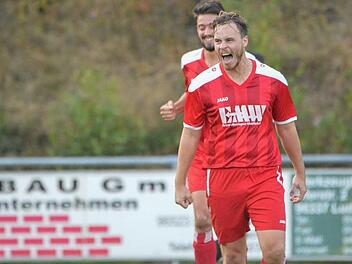 Florian Fischbach (vorne) wird ab der kommenden Saison für den FC Hirschfeld auf Torejagd gehen und will dort gleichzeitig auch als Spielertrainer überzeugen.  Foto: Alexander Grober