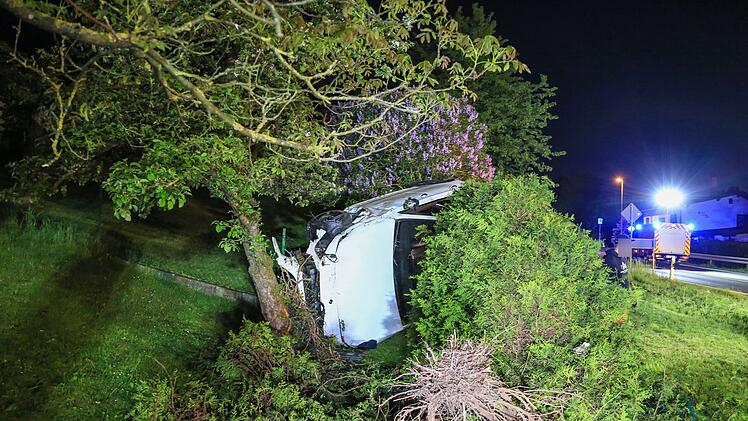 Unfall auf B173 bei Oberlangenstadt: Vier Menschen verletzt