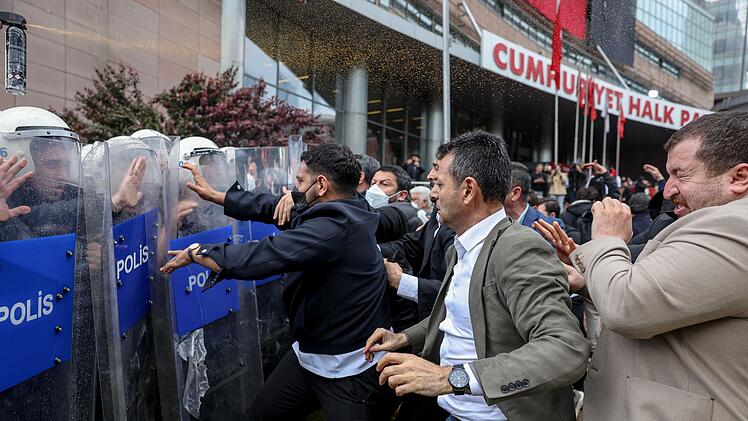 T&uuml;rkei geht gegen Opposition vor