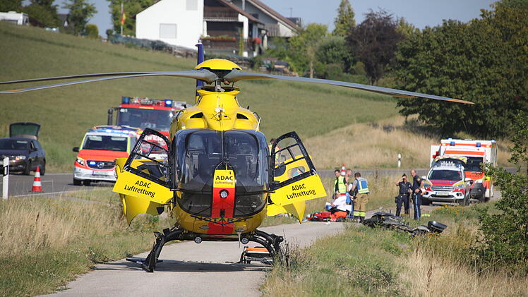 Unfall zwischen Auto und Motorrad im Kreis Ansbach: Biker in Klink geflogen