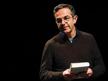 Navid Kermani  bei  seinem Auftritt beim Bamberger LiteraturfestivalFoto: Matthias Hoch