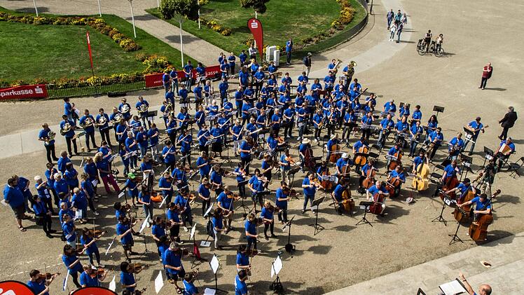 Impressionen vom ersten Symphonic Mob Bayerns auf dem Coburger SchlossplatzFoto: Jochen Berger