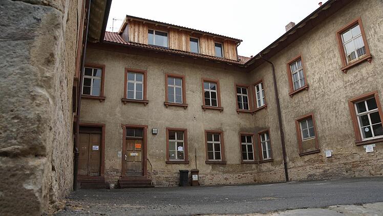 Die alte Volksschule steht wieder einmal nur auf der Wunschliste.Foto: Archiv/ Arkadius Guzy