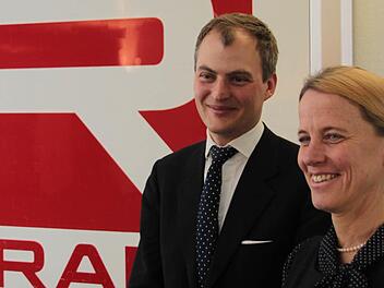 Dieses Bild wird es bei Raps nicht mehr geben - Beiratsvorsitzender Frank Kühne und die bisherige Geschäftsführerin Johanna-Maria Schaecher, die das Kulmbacher Traditionsunternehmen verlässt. Foto: Archiv/Jürgen Gärtner