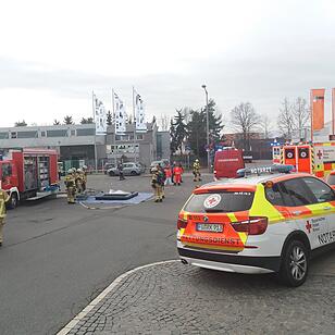 Gasaustritt in Fürth: Polizeieinsatz auf Firmengelände