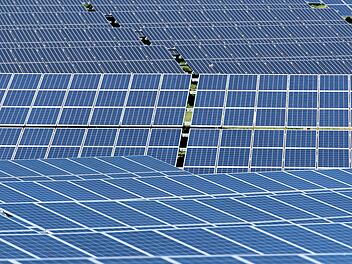 Der Streit um den Solarpark Dörnhof geht weiter. Symboldbild: Sven Hoppe/dpa