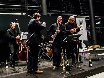 Das Ensemble "Bolero Berlin" verzauberte das Coburger Publikum beim Gastspiel im HUK-Foyer auf der Bertelsdorfer Höhe. Foto: Jochen Berger