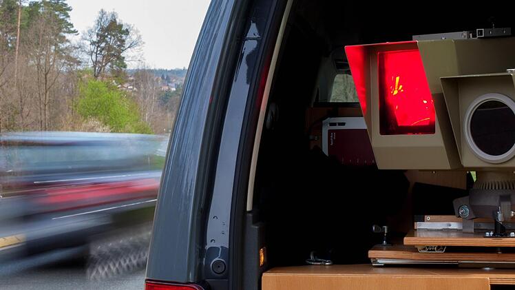 Bei einer Blitzerkontrolle in Hof kam es zu nicht weniger als 630 Geschwindigkeitsverstößen. Einige Autofahrer müssen sich nun von ihrer Fahrlizenz verabschieden. Symbolfoto: News5 / Grundmann