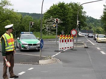 Die Zufahrt von der Südbrücke in Bad Kissingen auf die B 287 Richtung Euerdorf war am Freitag bis in die Nachmittagstunden gesperrt. Foto: Edgar Bartl