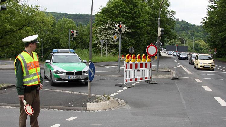 Die Zufahrt von der Südbrücke in Bad Kissingen auf die B 287 Richtung Euerdorf war am Freitag bis in die Nachmittagstunden gesperrt. Foto: Edgar Bartl