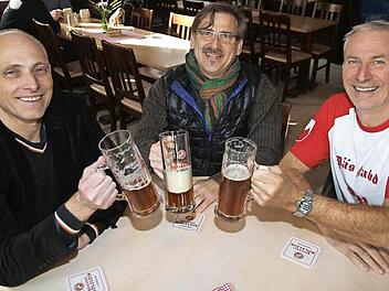 Organisator Wolfgang Heyder, Heiner Hölzlein (Lohndorf), einer der vier Gastgeber, und Wolfgang Reichmann als einer der vier Mundartdichter, freuen sich auf die Premiere der Mundart-Rallye im Bamberger Raum am 17. April.  Foto: Bertram Wagner