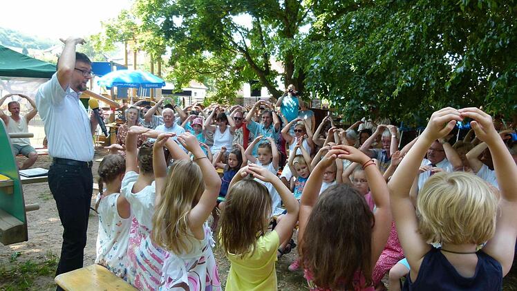 Fröhlich und nachdenklich feierte der Kindergarten "Waldwiese" sein 50-jähriges Bestehen. Foto: Lothar Weidner