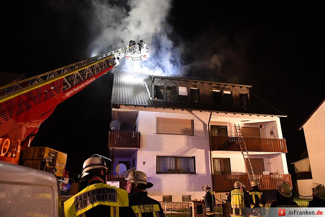 Feuer in Mehrfamilienhaus in Hallstadt im Landkreis Bamberg
