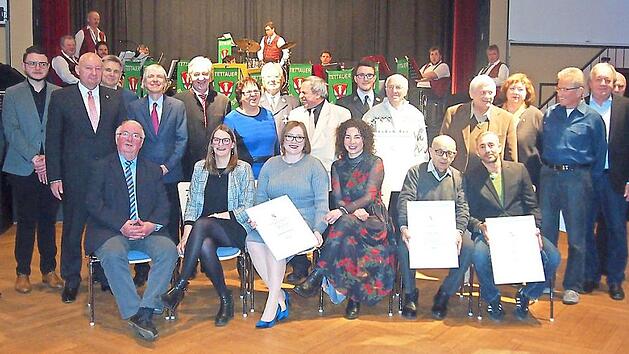 Der Markt Tettau dankte beim Neujahrsempfang seinen engagierten und erfolgreichen B&uuml;rgern.  Foto: Sarah Jakob