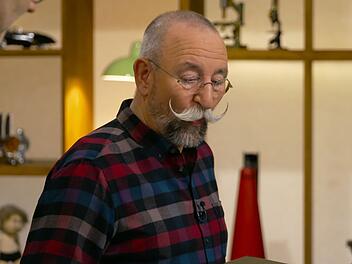 "Ohhhh ja!" Horst Lichter staunte nicht schlecht, als er das erste Objekt des Tages bei "Bares für Rares" erblickte. "Jetzt sind wir in deinem Element", bestätigte auch Detlev Kümmel lachend. Was ihn wohl in dieser Ausgabe der ZDF-Sendung derart baff werden ließ? So viel sei verraten: Ein Flop wurde es dennoch.