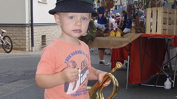 Früh übt sich: Der kleine Paul wird sicher einmal ein toller Musiker.