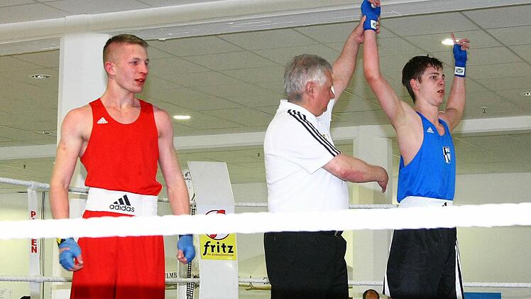 Leo Schels freut sich über seinen hochverdienten Sieg. Foto: Monika Limmer