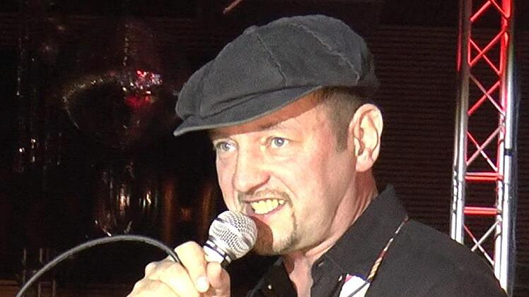 Zünftig ging's zu mit Jürgen Mahr und dem Song "Und wenn Du wieder ham kummst".