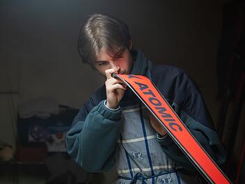 Ski-Talent Luca Rossi (Mikka Forcher) leidet nicht nur unter den Problemen, mit denen die gesamte Schulgemeinschaft zu k&auml;mpfen hat.