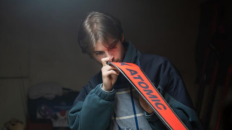 Ski-Talent Luca Rossi (Mikka Forcher) leidet nicht nur unter den Problemen, mit denen die gesamte Schulgemeinschaft zu k&auml;mpfen hat.