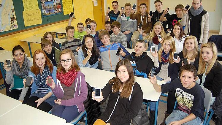 Eine Woche ohne Handy! Die Schüler der damaligen 8b der Realschule COI ließen sich 2013 auf das von Radio Eins und Tageblatt initiierte Experiment ein. Jetzt bekamen die dafür verantwortlichen Redakteure den "Coburger Medienpreis/Kategorie Schöpfung". Foto: CT-Archiv/Oliver Schmidt