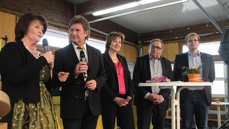 Prominent besetzte Talkrunde mit Unterstützern von Günther Stenglein: (von links) Kreisbäuerin Beate Opel, Moderator Rainer Ludwig, Kreisrätin Anita Sack, stellvertretender Landrat Dieter Schaar und der Vorsitzende der WGK Kulmbach, Ralf Hartnack . Foto: Jürgen Gärtner