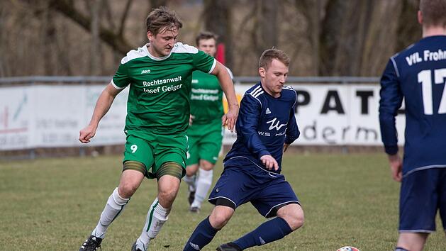 Fabian Fischer sammelte wertvolle Erfahrungen beim VfL Frohnlach (Spielszene im Trikot der "Wischi-Elf" aus dem Fr&uuml;hjahr 2017). Nun will er als Spielertrainer seinem Heimatverein TSV Heldritt helfen. Fotos: CT-Archiv