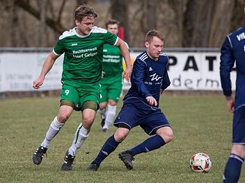 Fabian Fischer sammelte wertvolle Erfahrungen beim VfL Frohnlach (Spielszene im Trikot der "Wischi-Elf" aus dem Frühjahr 2017). Nun will er als Spielertrainer seinem Heimatverein TSV Heldritt helfen. Fotos: CT-Archiv