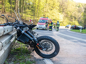 17 Jahre alte Motorradfahrerin bei Frontalunfall schwer verletzt