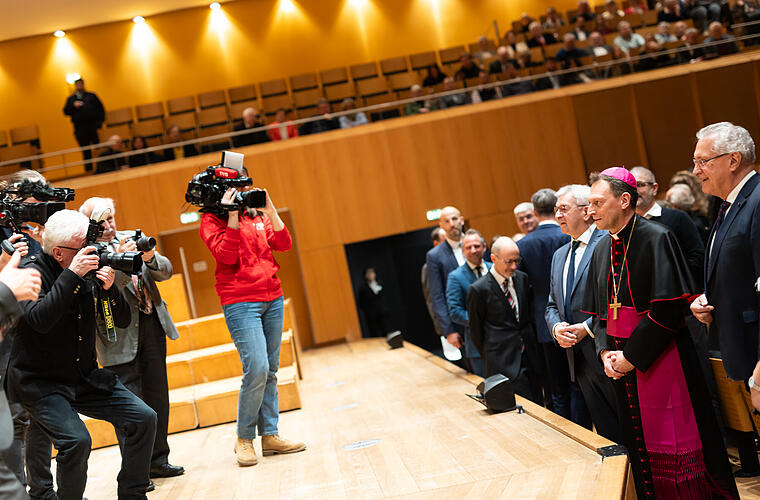 Neuer Bamberger Erzbischof lockt über 1000 Gäste in Konzerthalle