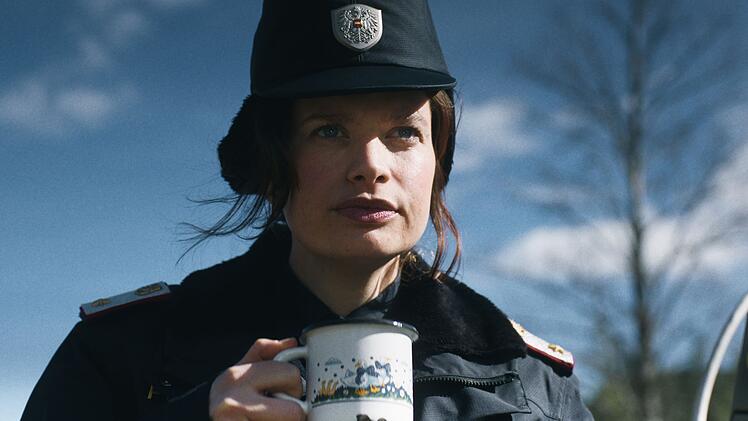 Die Polizistin Greta (No&euml;mi Krausz) muss sich bei ihren Ermittlungen zwar sehr wundern, l&auml;sst sich von den verr&uuml;ckten Dahlmanns aber nicht in die Irre f&uuml;hren.