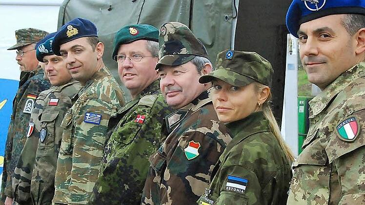 Dass Rhönkaserne und Truppenübungsplatz Wildflecken bei der Bundeswehrreform glimpflich davon gekommen sind, liegt auch am guten Ruf, den der Standort international erworben hat. Unser Bild zeigt Soldaten verschiedener Nationen bei einer NATO-Übung. Foto: Archiv