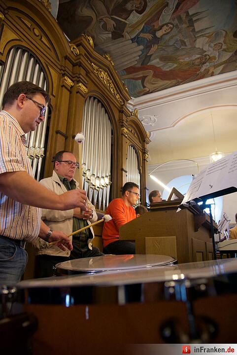 Nach einjähriger Kirchensanierung: Hannberg feiert die Wiedereröffnung der Wehrkirche der Pfarrei Geburt Mariens Hannberg