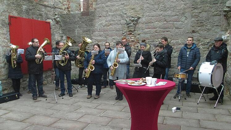 Der Musikverein Langendorf begleitete zum 20. Mal den Neujahrs-Empfang der Freunde der Trimburg.