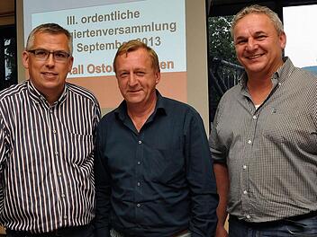 Gut aufgestellt für die Betriebsratswahlen 2014 (von links): der Erste Bevollmächtigte der IG Metall Ostoberfranken, Volker Seidel, das neu gewählte Vorstandsmitglied Alois Lautner und Zweiter Bevollmächtigter Wolfgang Kormann. Foto: Stephan Herbert Fuchs