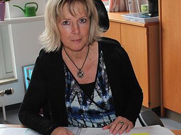 Rosi Wagner an ihrem Schreibtisch im Rektorat Foto: Johanna Blum