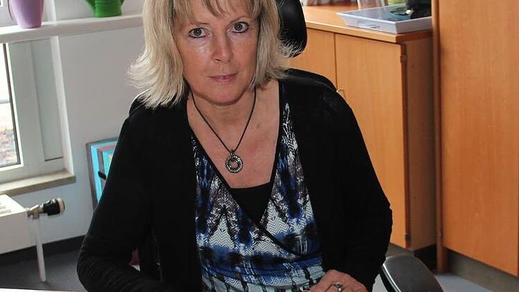 Rosi Wagner an ihrem Schreibtisch im Rektorat Foto: Johanna Blum