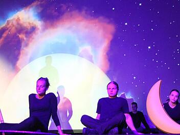 Die Planeten haben keinen Kontakt mehr zur Erde und wollen jetzt Planet Konrad schicken, um die Erde samt ihrer Menschen-Bewohner zu vernichten. Foto: Sonja Adam