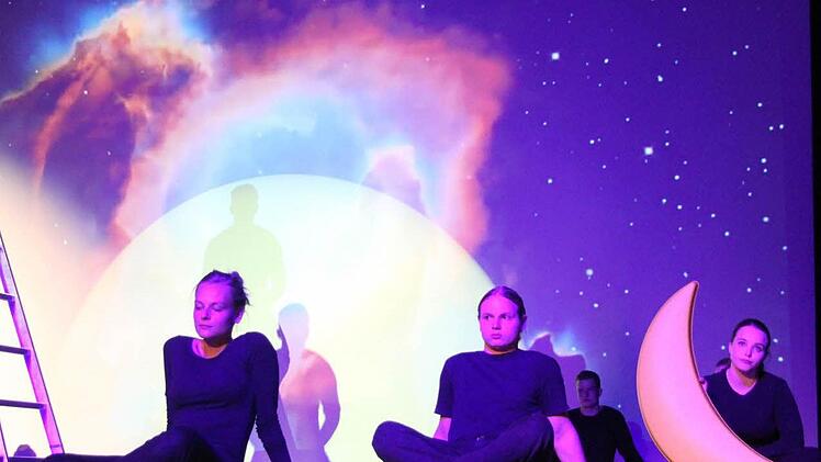 Die Planeten haben keinen Kontakt mehr zur Erde und wollen jetzt Planet Konrad schicken, um die Erde samt ihrer Menschen-Bewohner zu vernichten. Foto: Sonja Adam