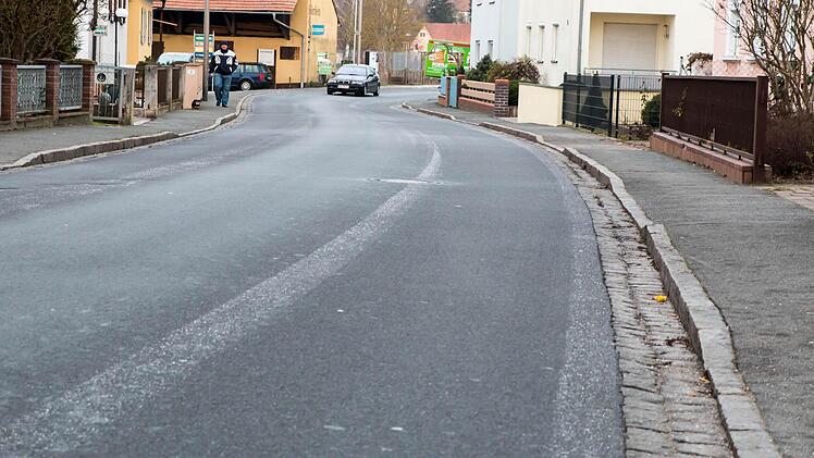 Einige Anwohner der Aischer Straße in Adelsdorf kritisierten diesen Salzeinsatz am Silvestertag. Foto: privat