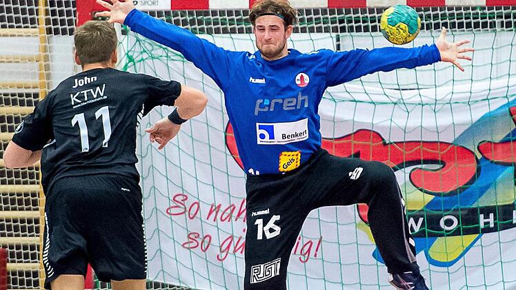 Torhüter Felix Schmidl (rechts) zählte zu den besten Bad Neustädtern bei der 22:26-Heimniederlage des HSC gegen Hildesheim.  Foto: Anand Andera